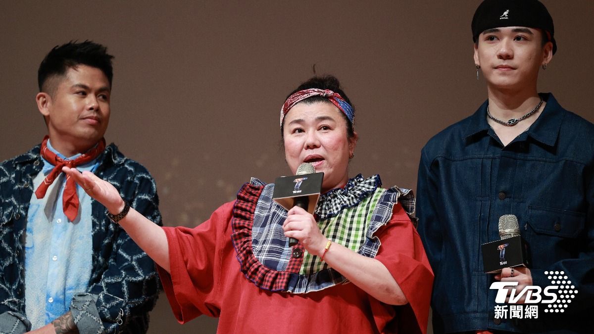 張再興（左起）、林美秀、Ozone周祖三代同行主持節目。（圖／黃城碩攝）