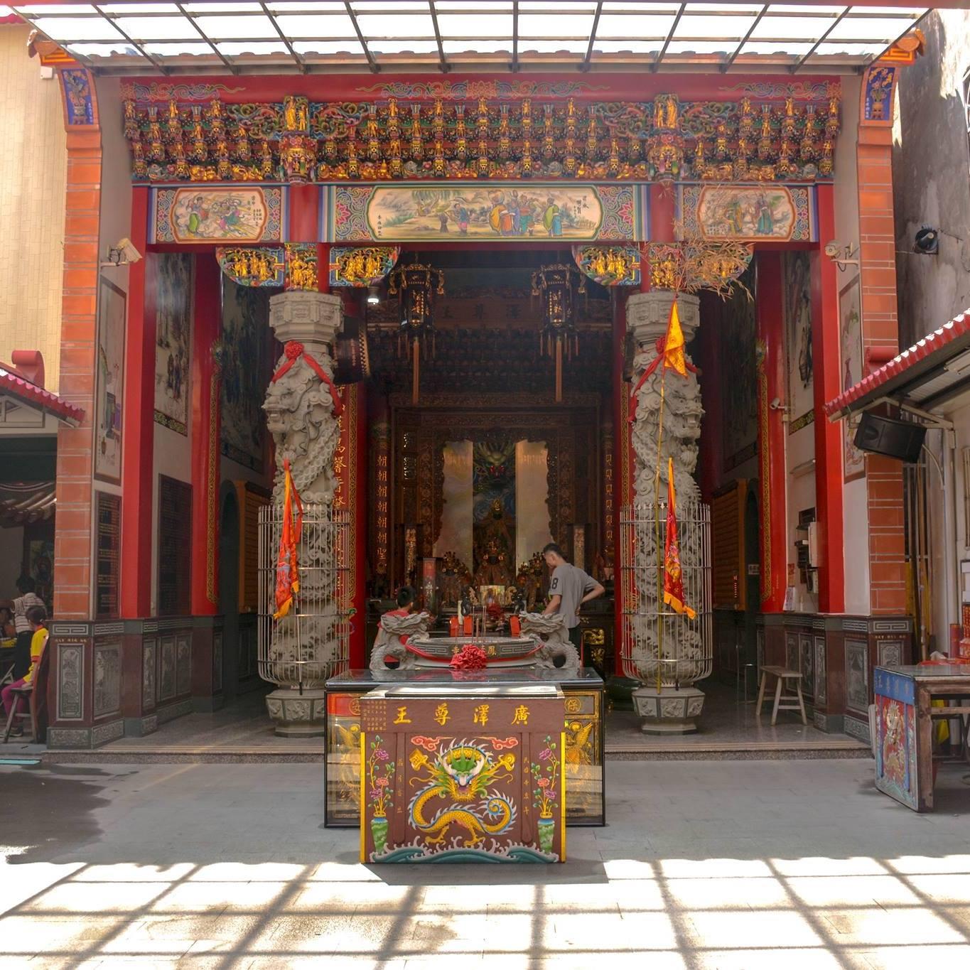 土庫鳳山寺發文呼籲勿情緒勒索信仰。(圖/翻攝Facebook土庫鳳山寺活動紀錄-左)