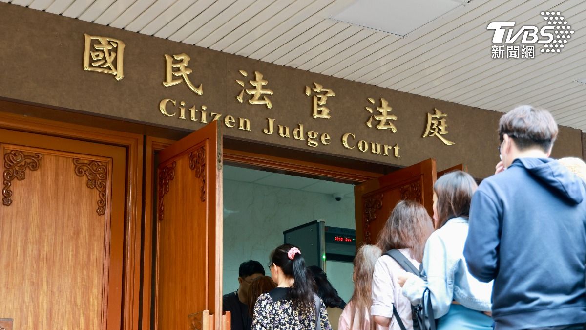 「剴剴案」社工陳尚潔宣判結果出來,場外來聲援的剴剴戰士對於宣判結果都無法接受。(圖/潘建樺攝)