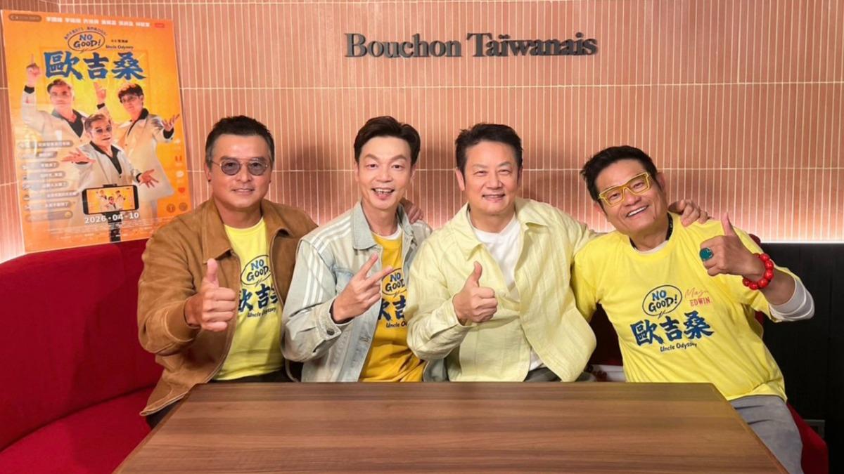 金髮男亂入合照！行徑詭異竟是「綜藝大哥」　許效舜沒認出
