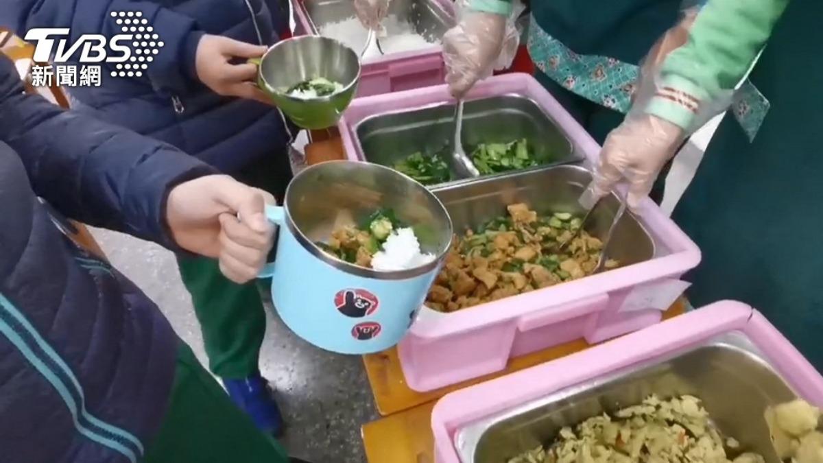 全家吃素!小四女童校內「偷吃肉」 媽媽聽完原因沉默了