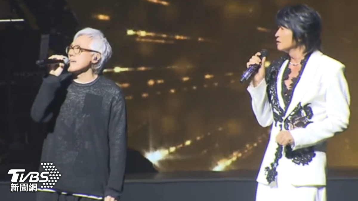 八年沒登台唱歌的張宇驚喜現身游鴻明演唱會。（圖／TVBS）