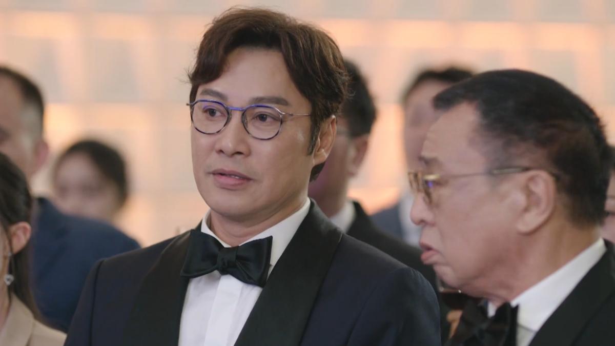 譚耀文(左)睽違20年重返TVB。(圖/翻攝自台灣大哥大MyVideo)