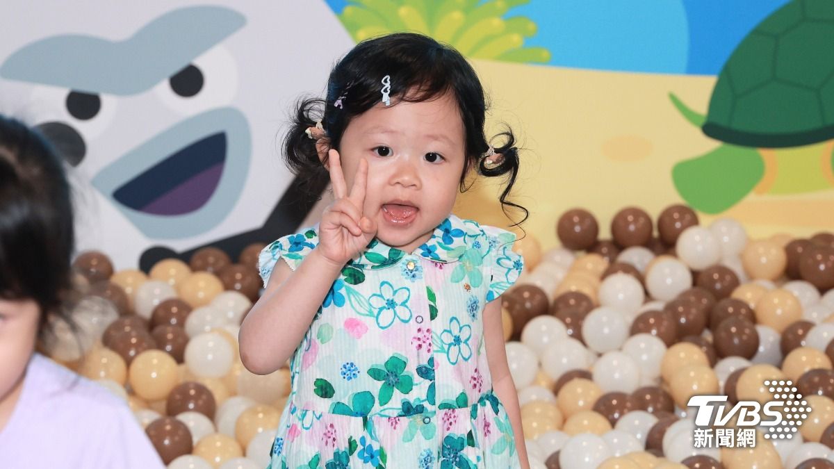 湘荷妹妹來了!突摸媽媽肚子萌喊「不要」 出道計畫曝光