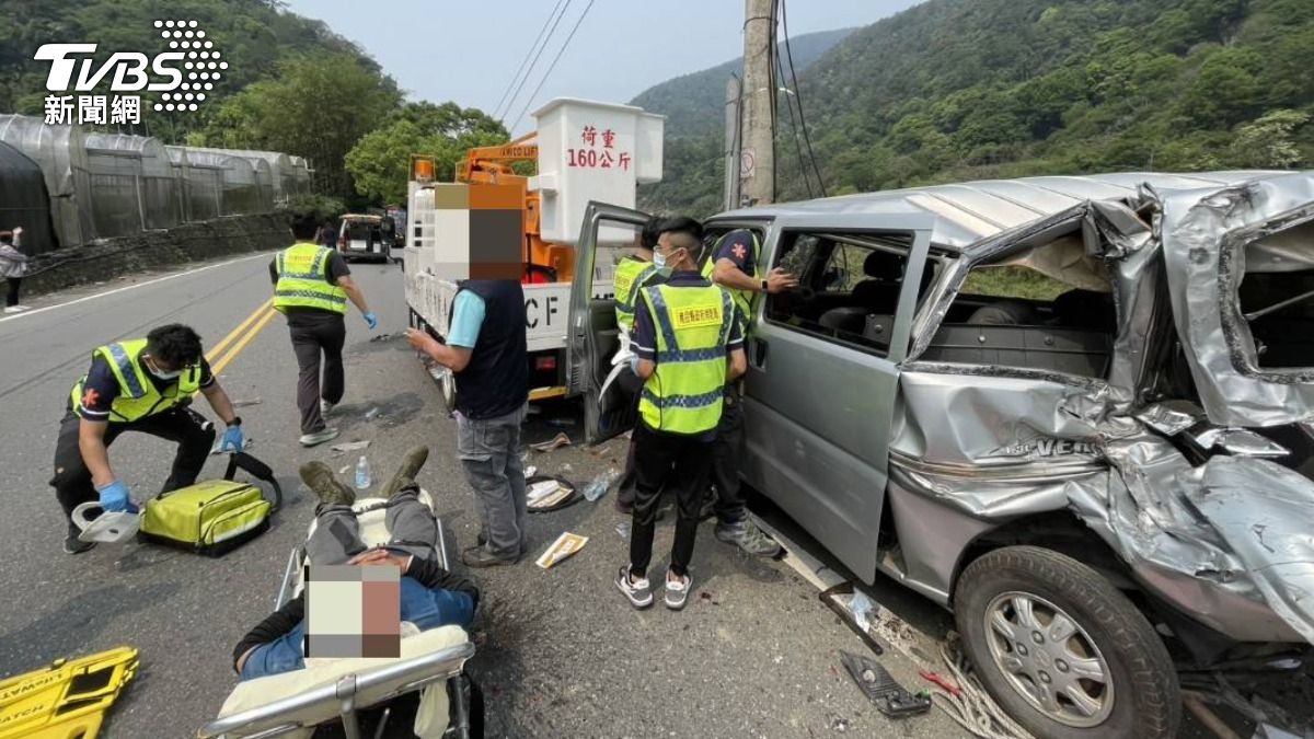 南投車禍-台14線-台14線車禍-仁愛鄉公所-南豐村-仁愛鄉-仁愛鄉公所廂型車-大貨車追撞-道路養護隊員-南投大貨車追撞廂型車