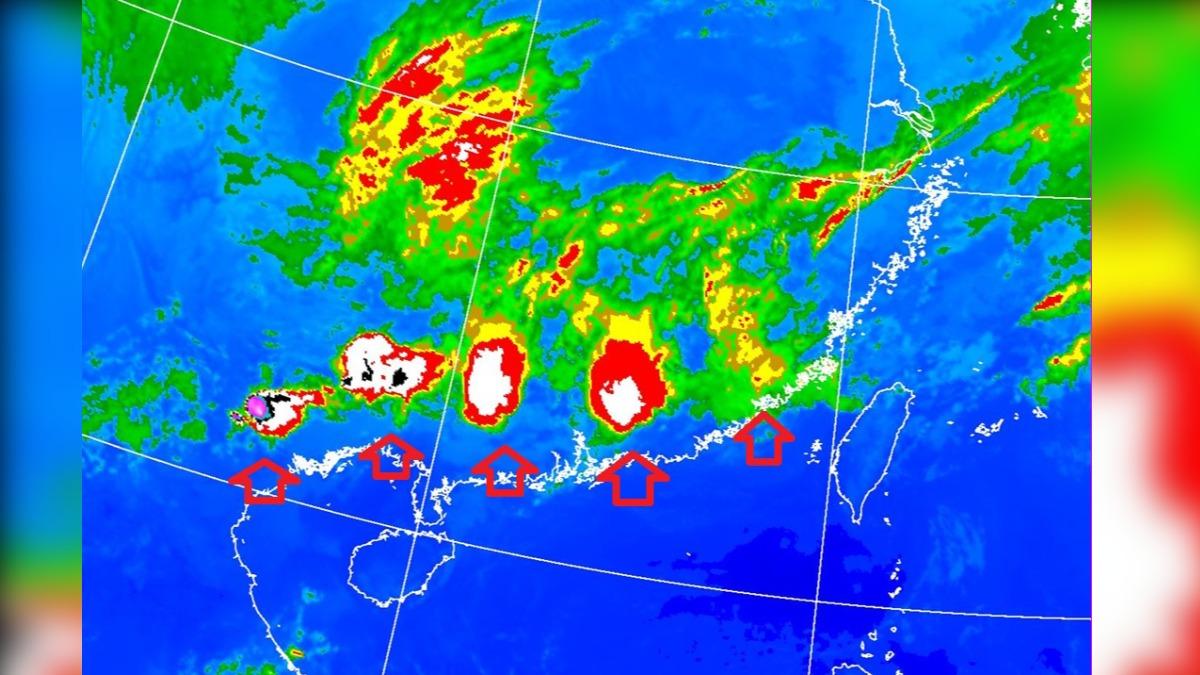 天氣/「列隊式雲團」現蹤 鄭明典:到梅雨季是致災豪雨特徵