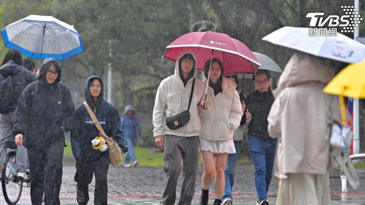 天氣/週四鋒面到!全台再轉雷雨 週五北東轉涼低溫探20度