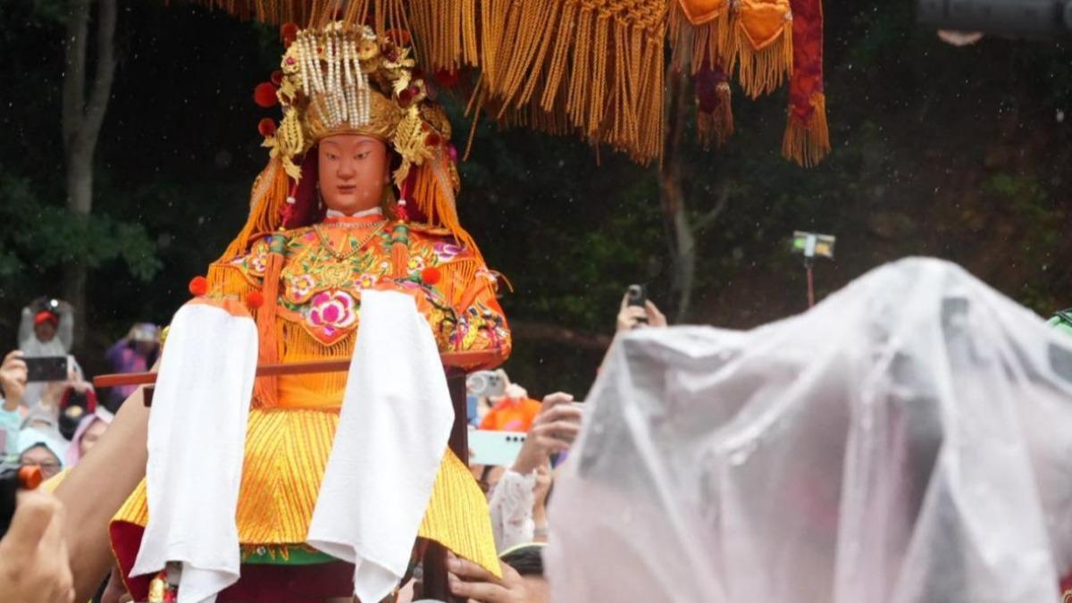 尪結紮半年竟「中獎」！人妻遶境後懷孕　夢見媽祖抱嬰親揭性別