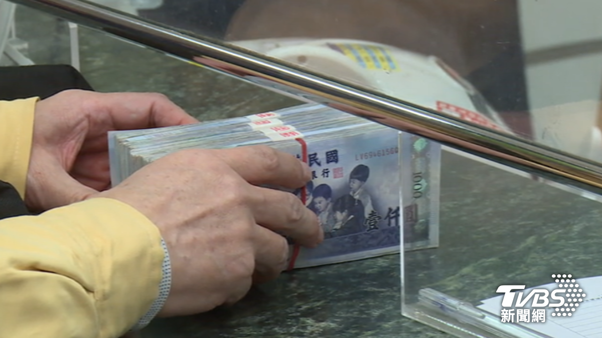 新台幣 4/16收31.556元,創近1個半月新高。(圖/TVBS)