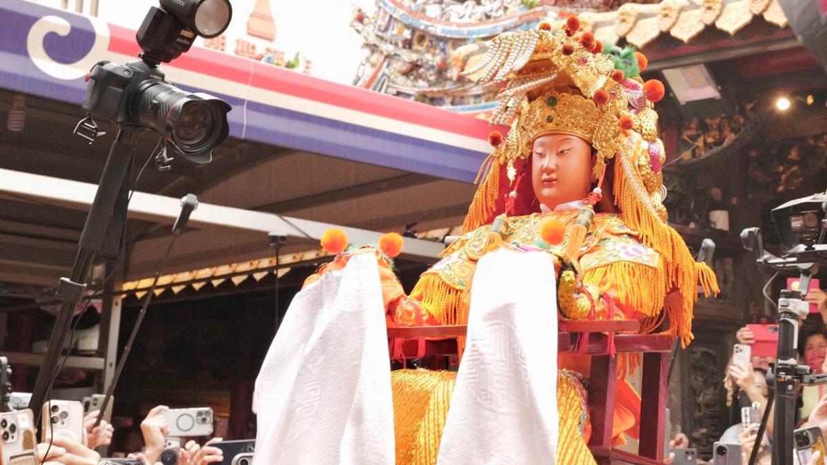 白沙屯媽祖顯靈?淚跪鑾轎後「尋獲婆婆遺體」 命理師曝玄機
