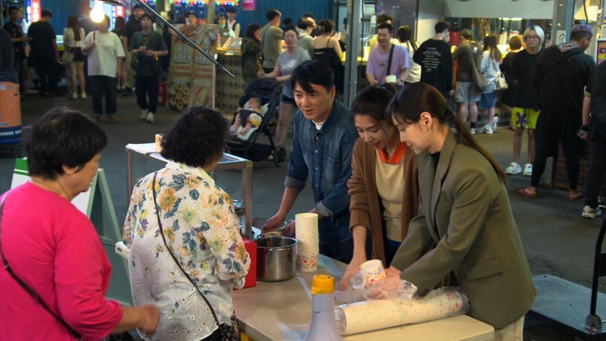 右起徐千京、曾智希、藍葦華。(圖/民視提供)