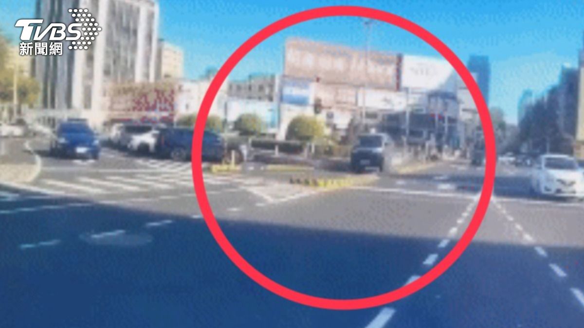 心碎捧骨灰離台！日籍男直擊母遭貨車撞飛亡　奪命司機下場曝