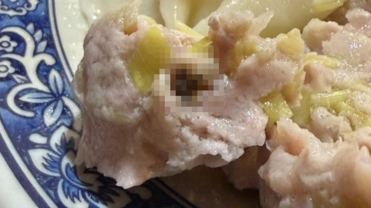 食安連環爆!北市水餃名店「整隻蟑螂入餡」 客咬一口嚇瘋