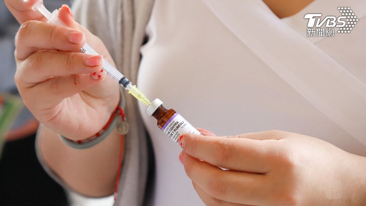 巴基斯坦醫護疑似因為重用針筒,導致逾百幼童感染HIV。(圖/達志影像路透社)