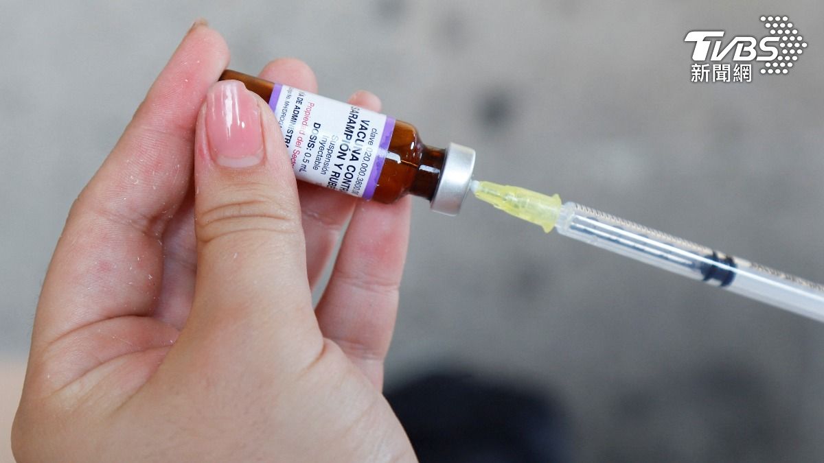 巴基斯坦醫護疑似因為重用針筒,導致逾百幼童感染HIV。(圖/達志影像路透社)