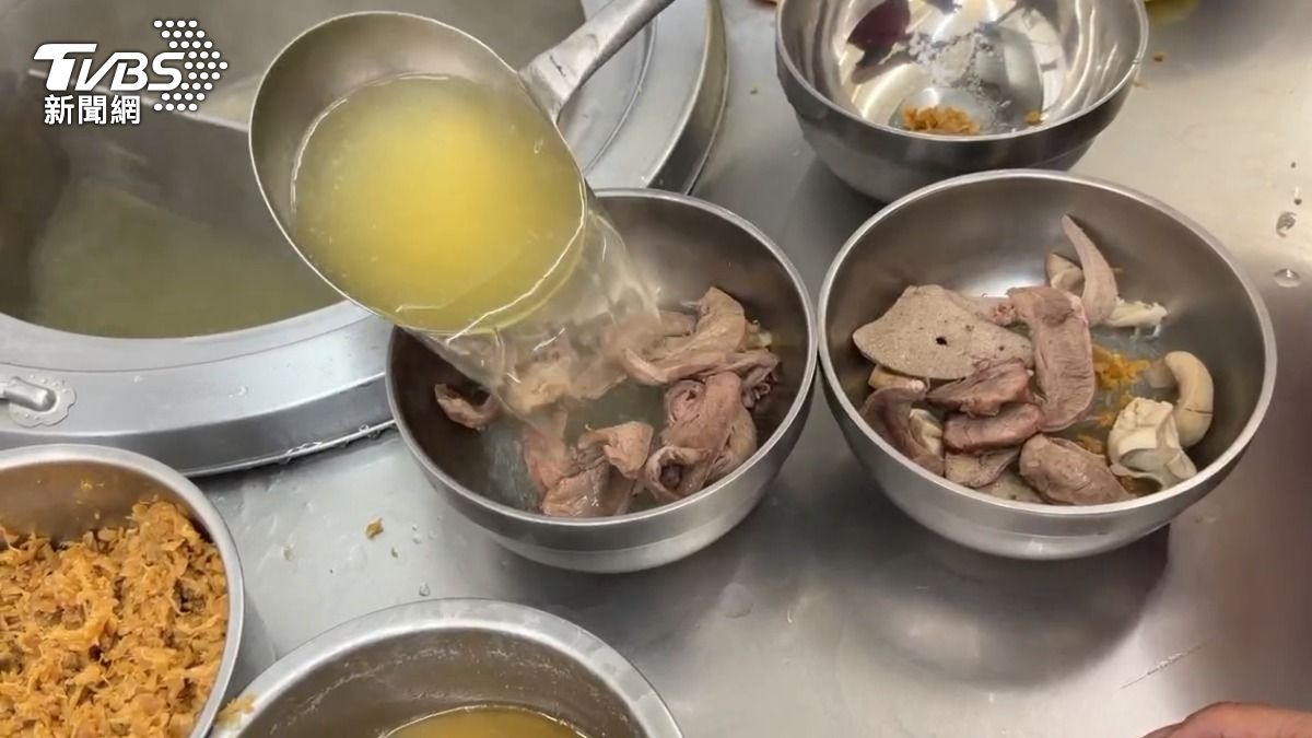 今年台灣GDP成長到7.22%,民眾卻無感,排骨飯4年漲30%,冬粉湯9年漲逾20%,蔥油餅也漲,民眾嘆錢包越來越薄。(圖/TVBS)