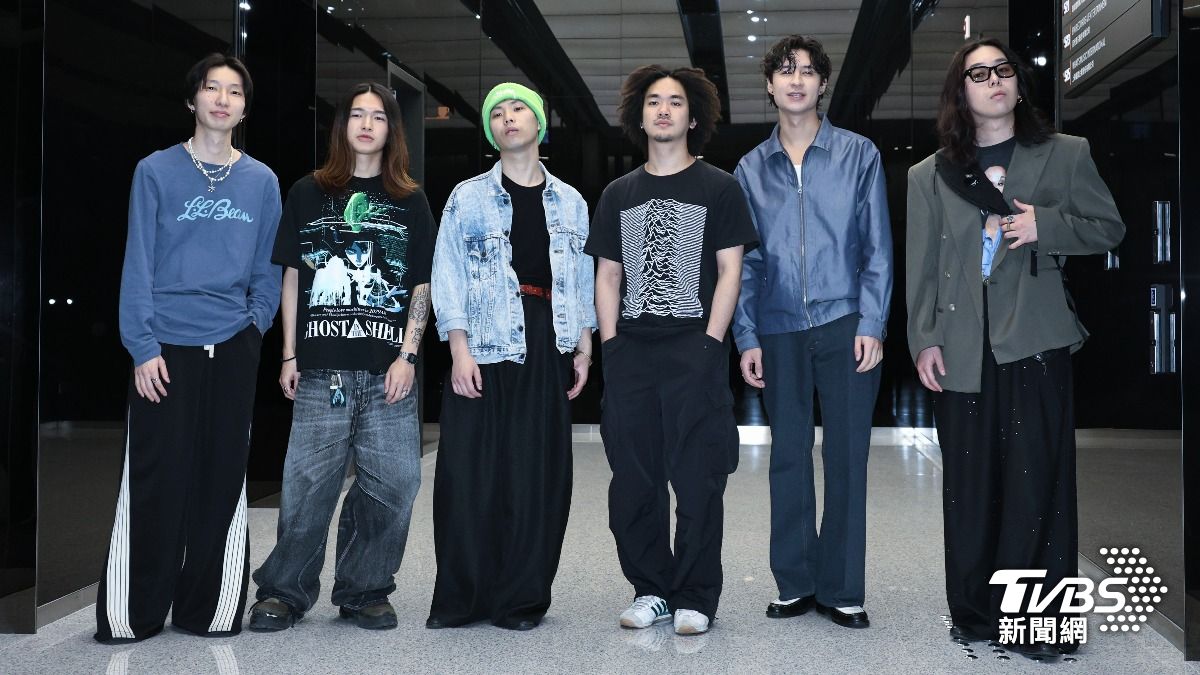 左起貝斯手Taisei、鍵盤手Leno、吉他手Rin、鼓手Shunsuke、主唱Mol跟DJ Yuta。(圖/張哲鳴攝)