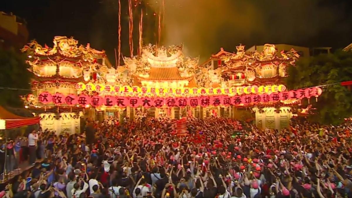 大甲媽祖起駕,廟方預估現場約有40萬人。(圖/TVBS)