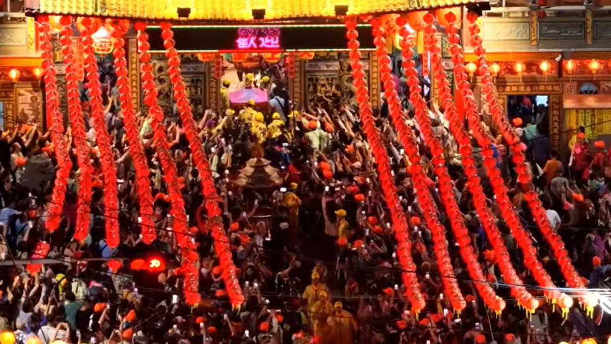 等了225年！粉紅超跑首度駐駕溪湖福安宮　四媽會感動全場