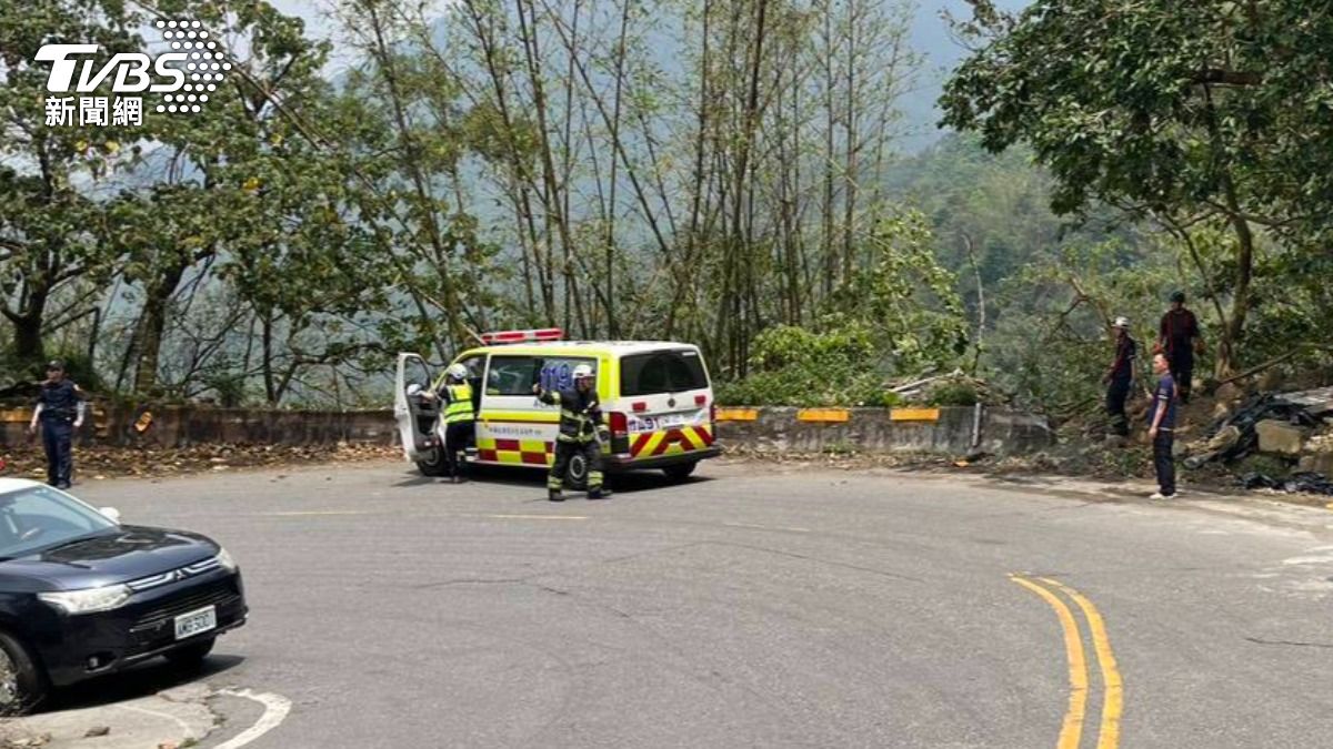 南投恐怖車禍！砂石車直墜百米　男駕駛遭拋飛陳屍深谷