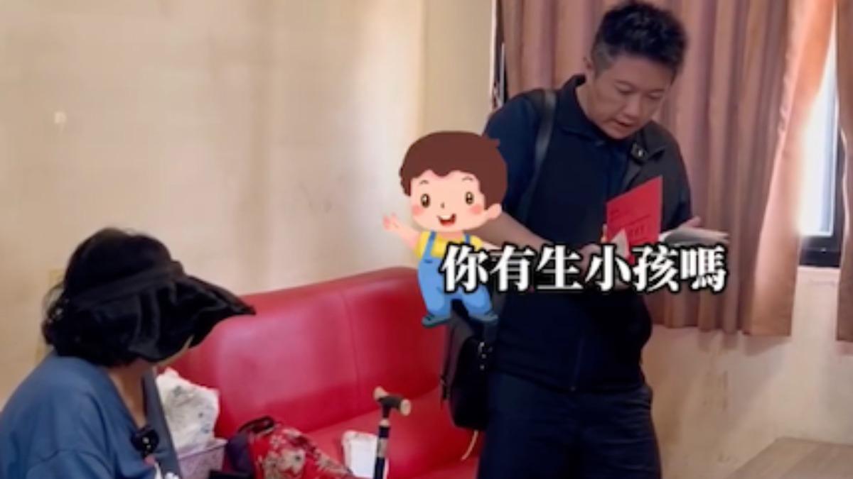 賓賓哥探訪生活陷入困境的獨居個案。(圖/翻攝自賓賓哥臉書)