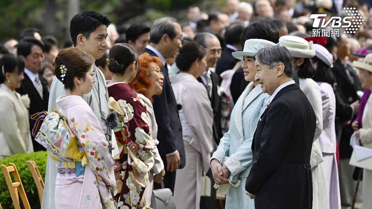 「璃來龍」出席了於東京赤坂御苑舉行的春季園遊會，與皇室進行互動。(圖／達志影像美聯社)