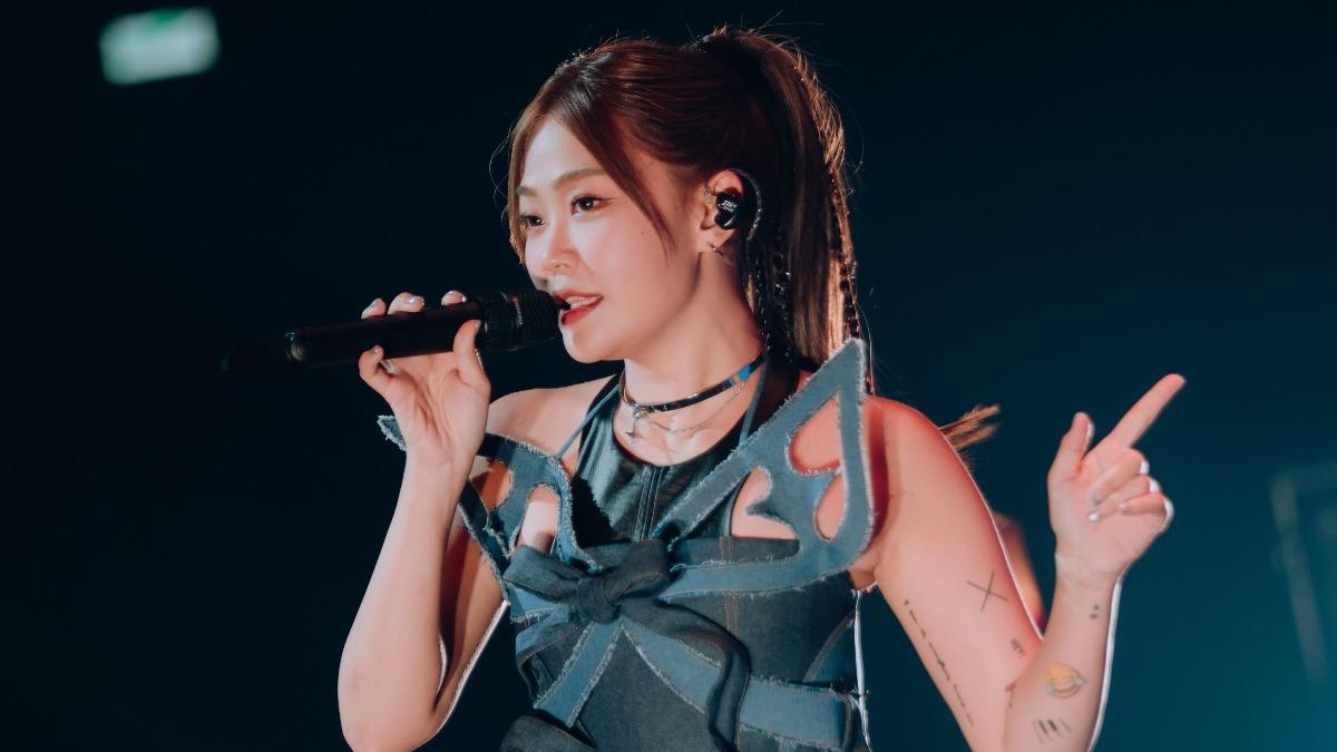 女星開唱「台下留座位放鮮花」內幕曝 揭媽媽車禍離世崩潰痛哭