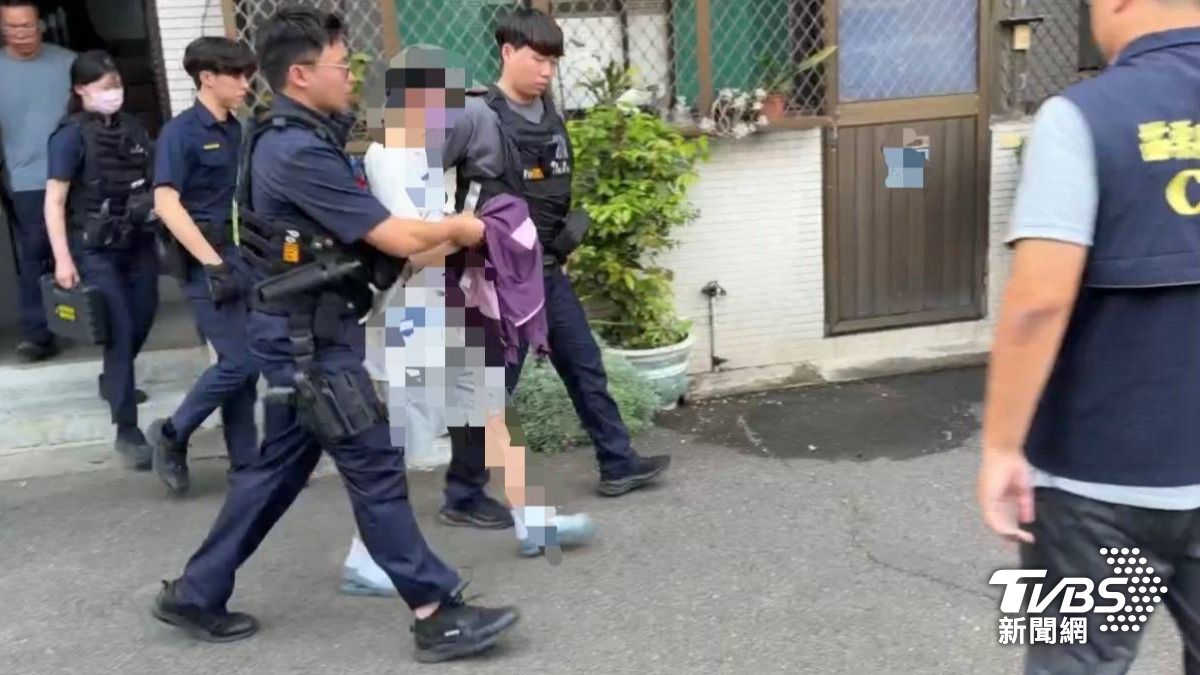 苗栗男突持菜刀追親姑!狠砍「濺血送醫」 反鎖屋內被逮