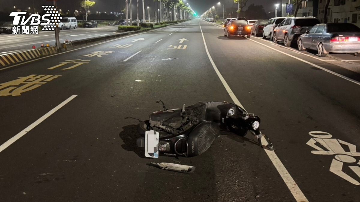 衰神纏身?高雄男剛掉水溝被救 1小時後騎車撞分隔島送醫