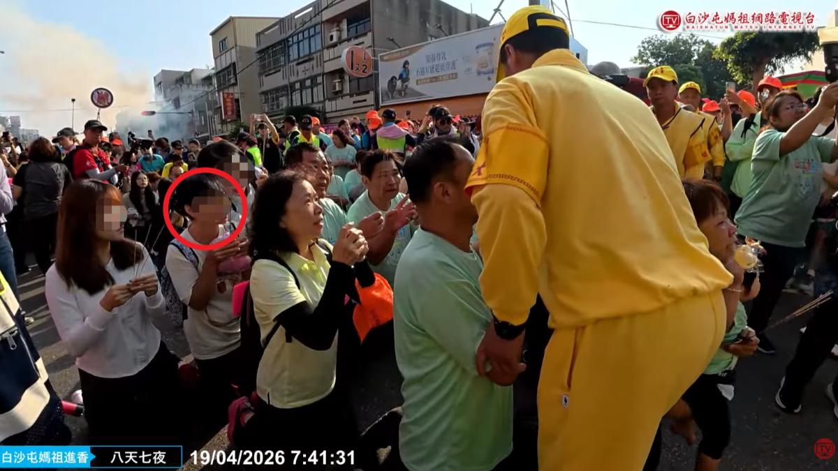 白沙屯媽祖-媽祖顯靈-台中女童-鑽轎底祈福-苗栗苑裡-台中慈濟醫院-台中女童墜8樓-台中女童昏迷媽祖-女童墜樓媽祖庇佑-台中2歲女童媽媽