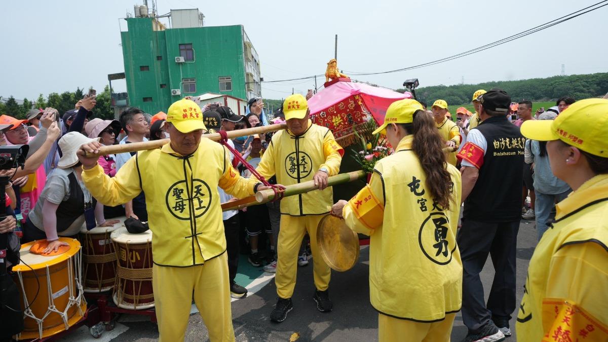 白沙屯媽祖「神轎會自己動」？命理老師親曝扛轎體驗：真的很玄