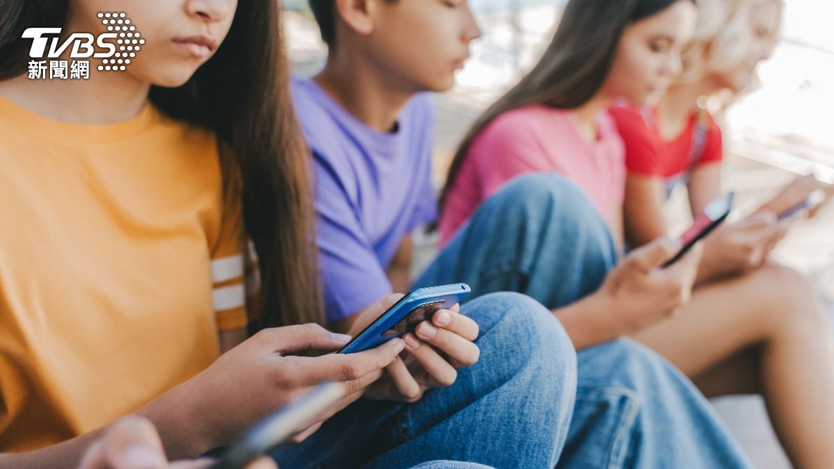 社群別再找藉口!歐盟推「驗證年齡APP」 提供數位身分證