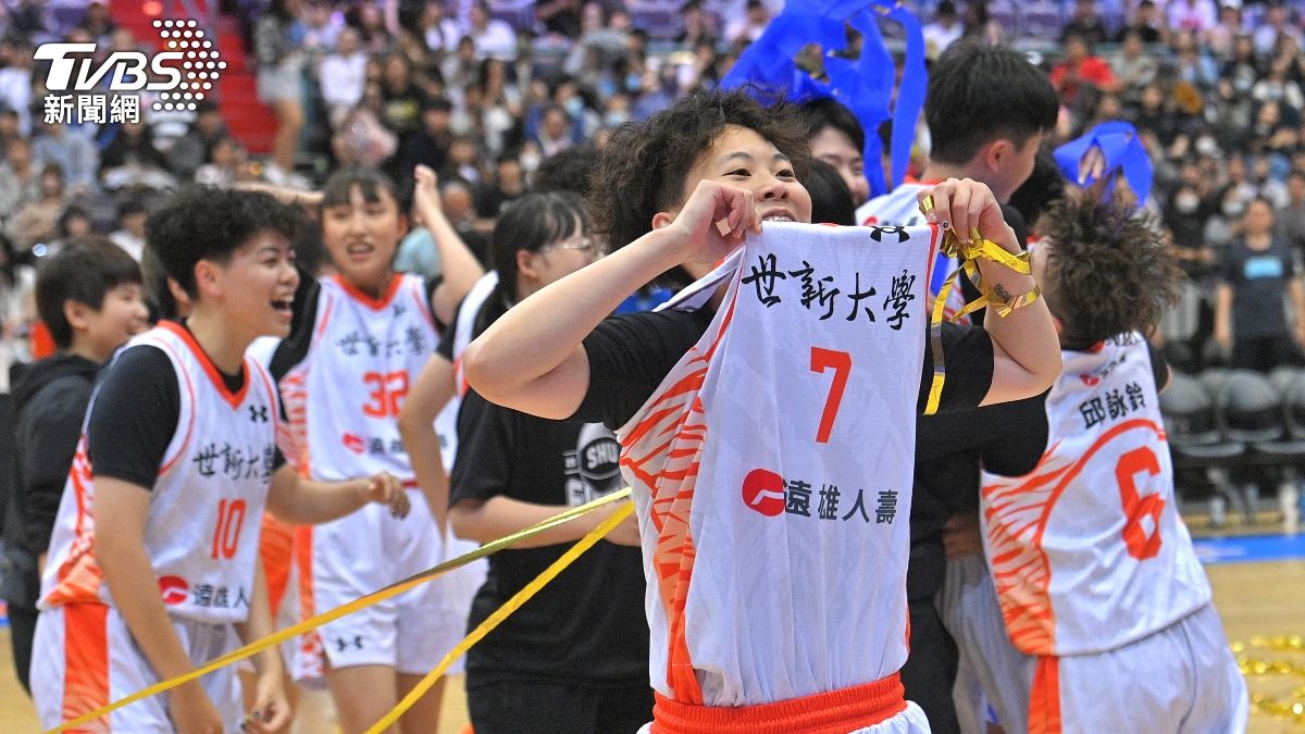 UBA/別想衛冕!文化延長賽熄火掛蛋 世新女籃勇奪隊史第6冠