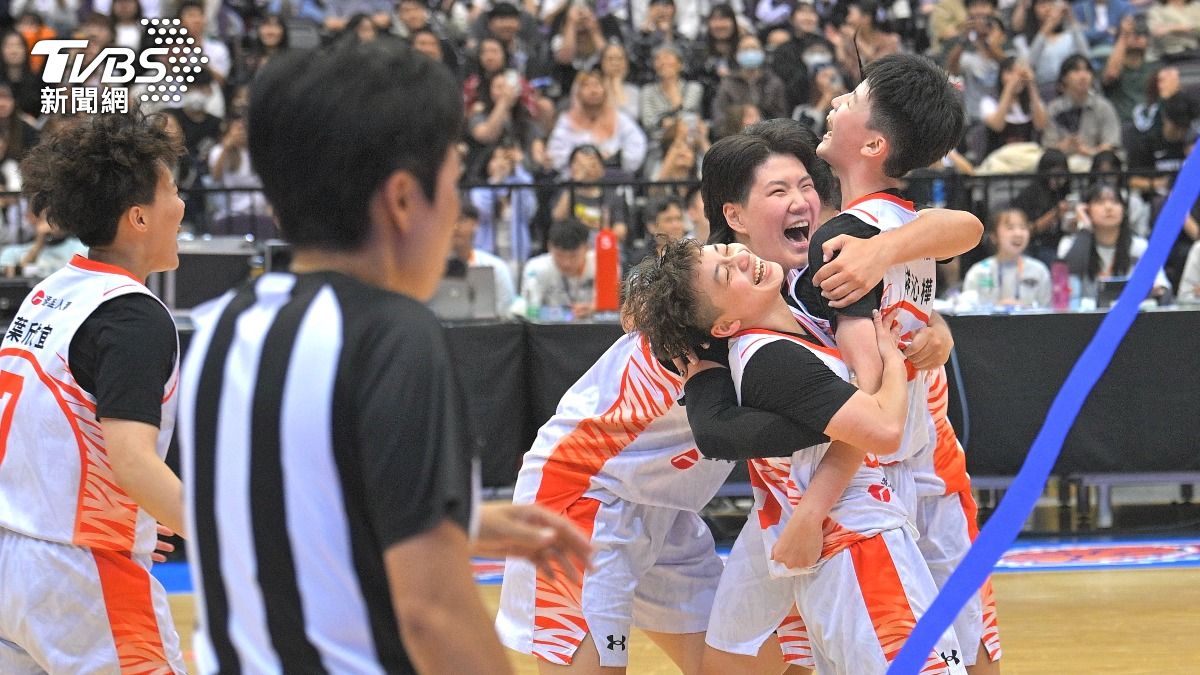 兩隊戰至延長賽,最終世新大學以61:66拿下勝利。(圖/胡瑞麒攝)