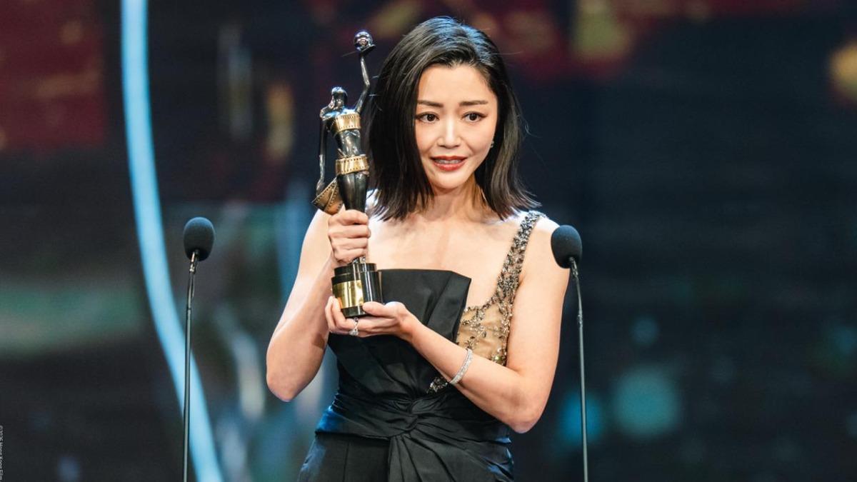 去年奪下影后的衛詩雅，今年又抱走最佳女配角。（圖／翻攝自金像獎官方臉書）