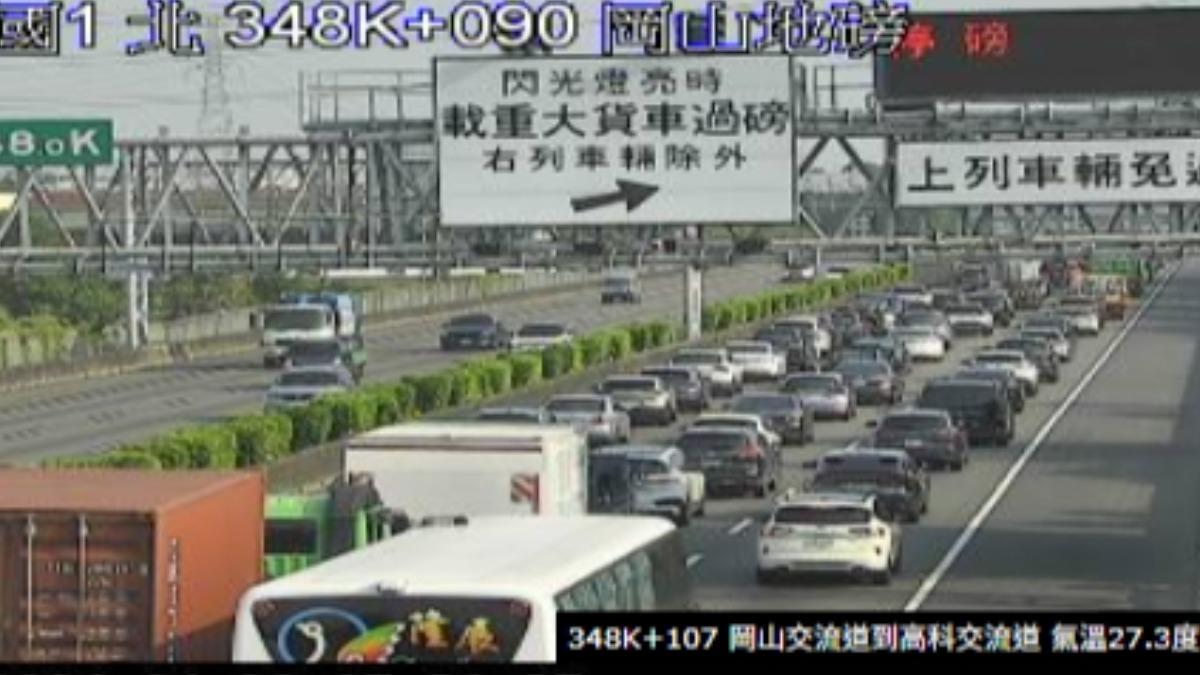 現場車流回堵。(圖/即時路況)