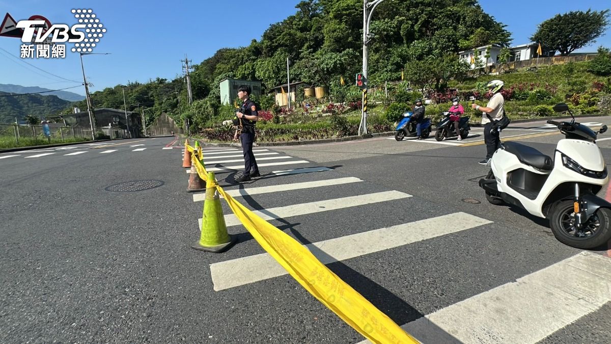 警方封閉路段。(圖/TVBS)