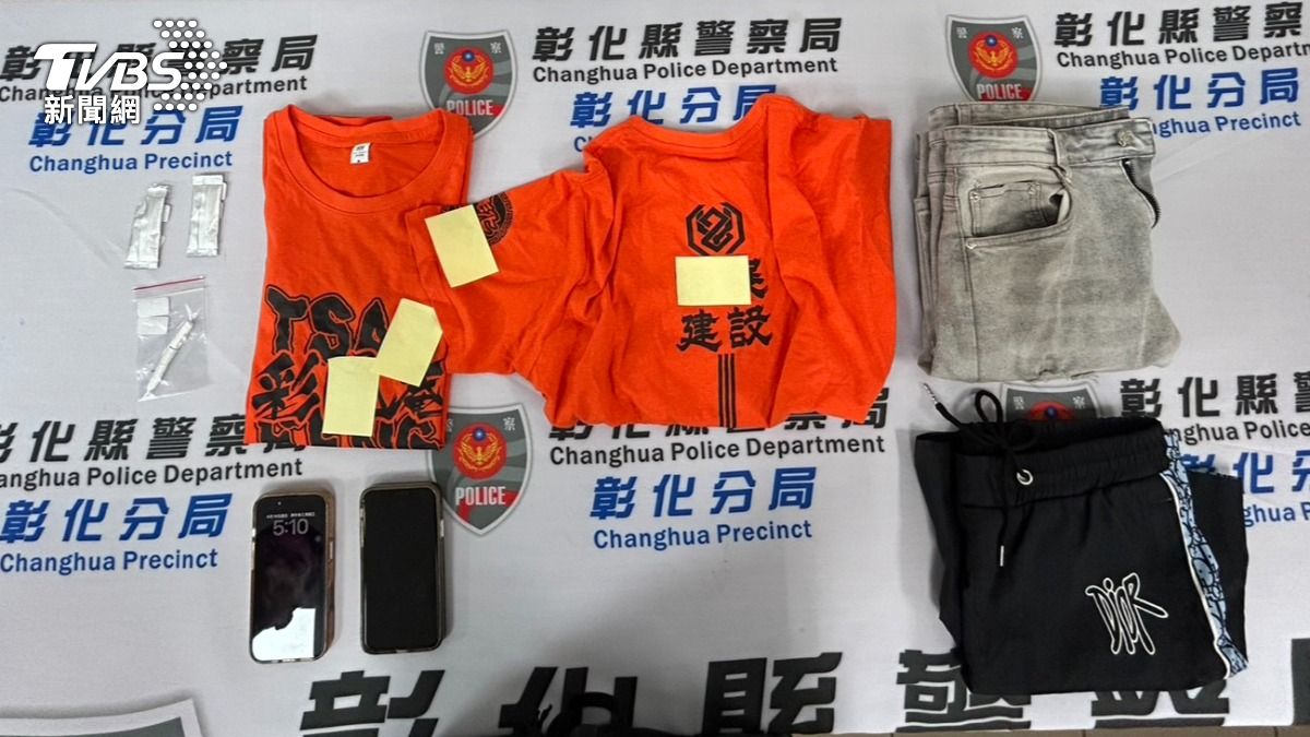 警方查扣相關證物。(圖/TVBS)
