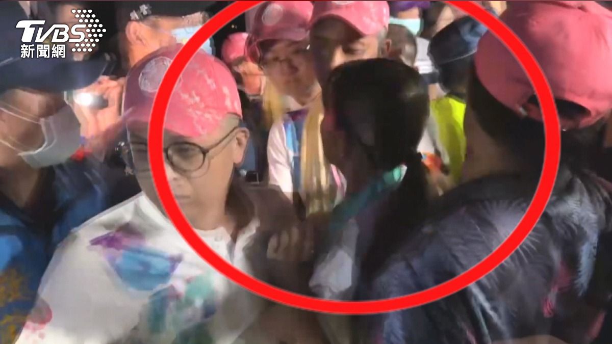大甲媽遶境政治人物「搶扶轎」連2年上演！鎮長控被擠出　張麗善這樣說。(圖／TVBS)