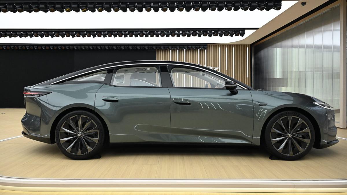 bZ7車長破5.1米、軸距跨越3米,體型直逼豪華大型房車。(圖/Toyota提供)