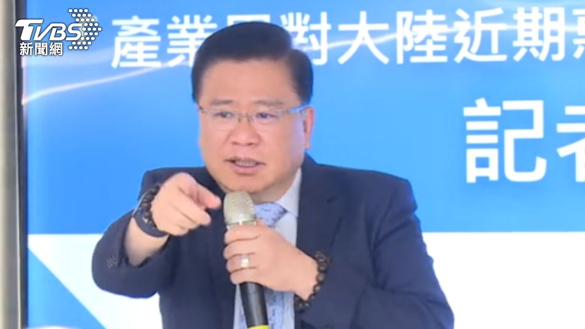 商總理事長許舒博邀集七大產業召開座談會,喊話賴政府別拒絕惠台措施。(圖/TVBS)
