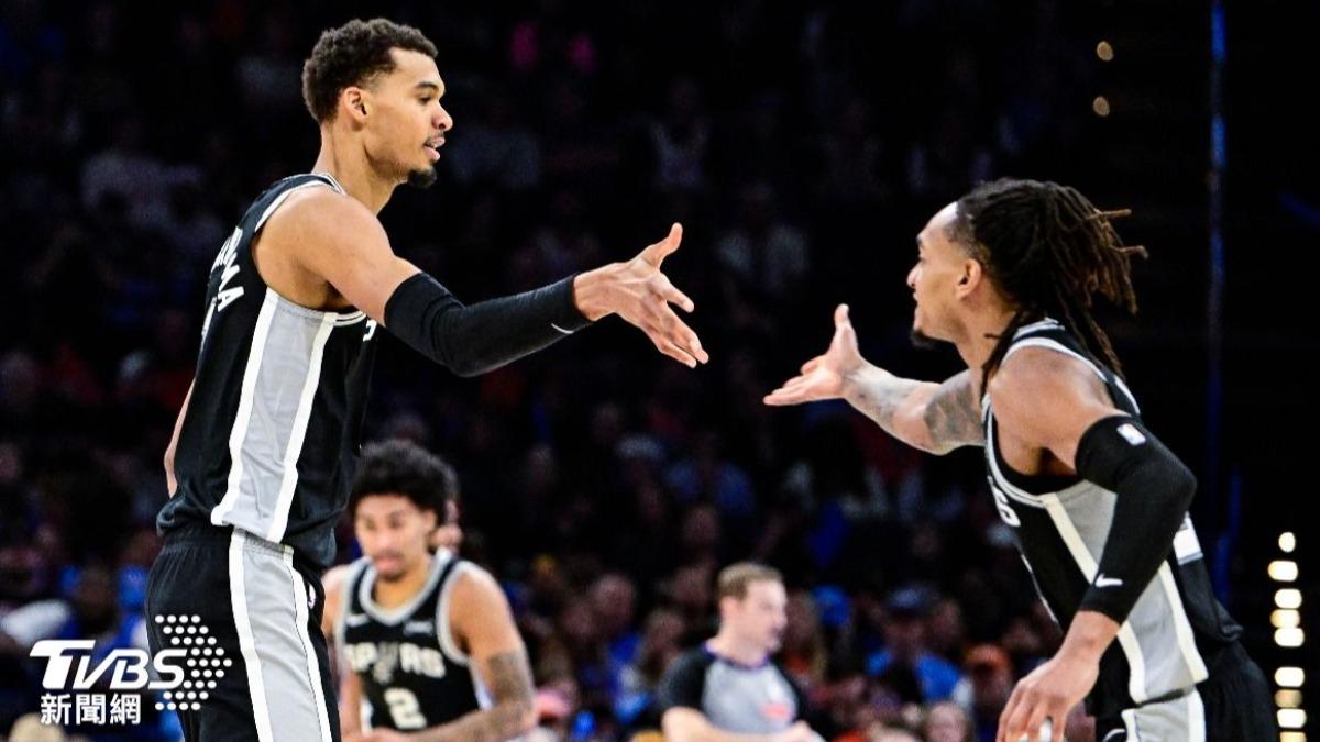 NBA／「班馬」季後賽首秀轟35分寫歷史　馬刺退拓荒者奪首勝