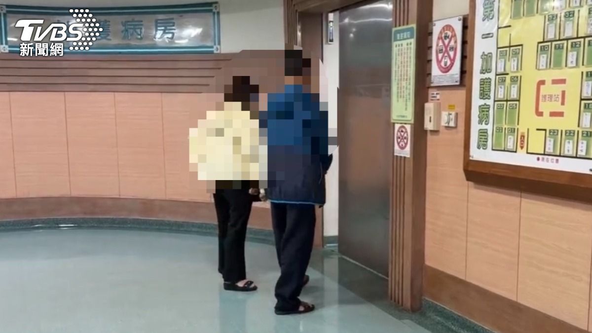 徐男父母從國外剛返台,下飛機一開機就收到兒子出事的消息。(圖/TVBS)