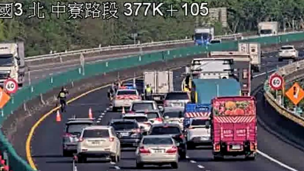 快訊/下班快改道!國3中寮路段4車連環撞 回堵3公里