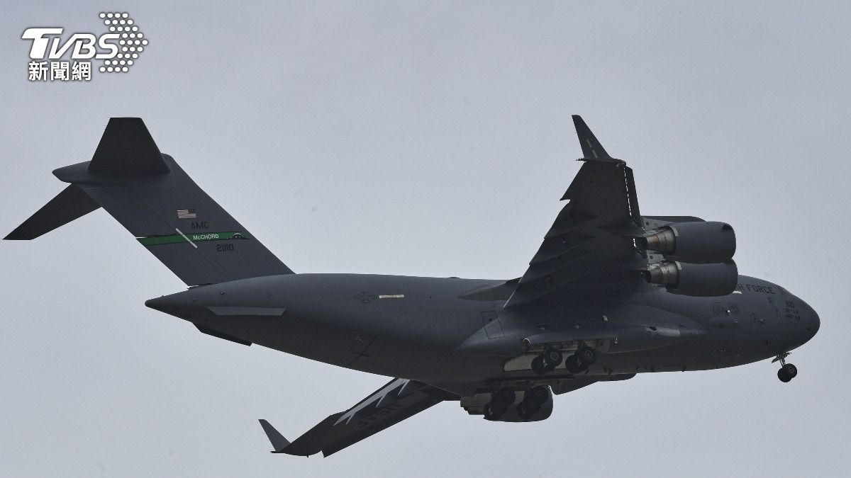 美軍一架C-17運輸機現身巴基斯坦上空。(圖/達志影像美聯社)