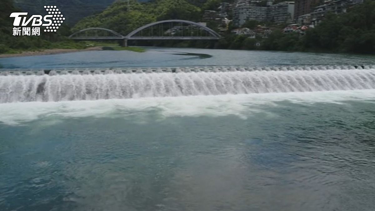 翡翠水庫擬向台電徵收耗水費,導致換算電費暴漲7倍挨轟敲竹槓。(圖/TVBS)
