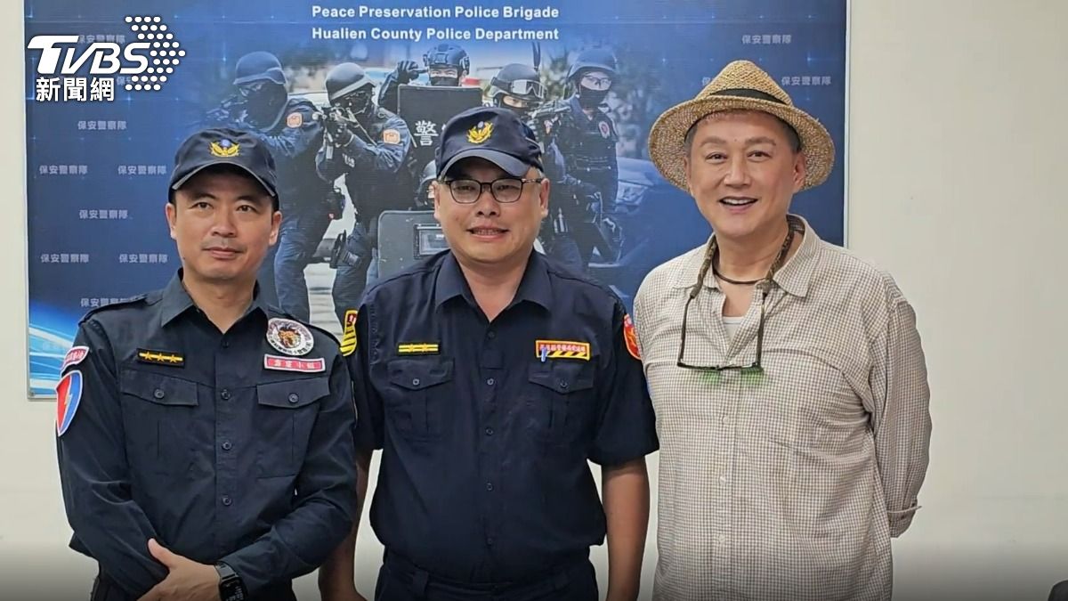 何篤霖親自到警局向熱心員警致謝。（圖／TVBS）