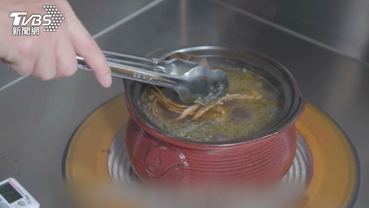 遭砸的餐廳主打養生湯品,不少美食部落客都推薦過。(圖/翻攝業者YT)