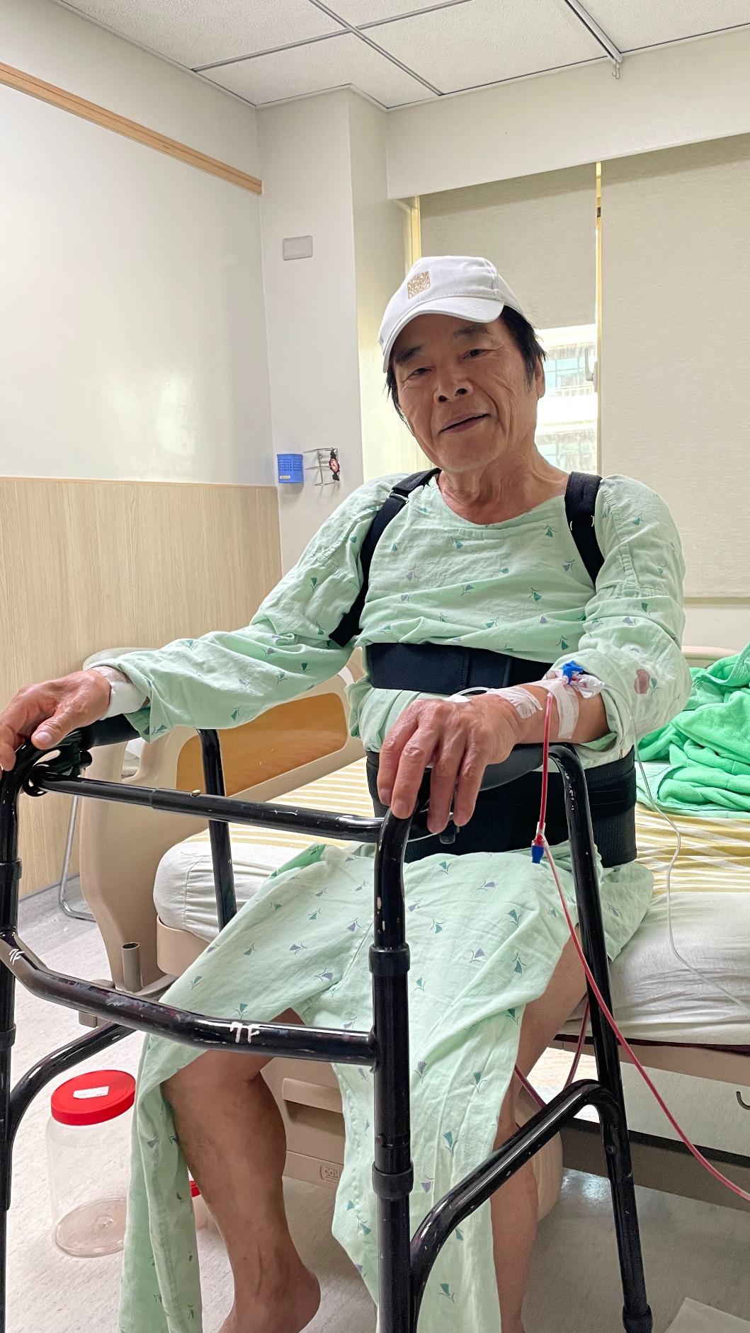 雷洪術後持續進行復健。(圖/民視提供)