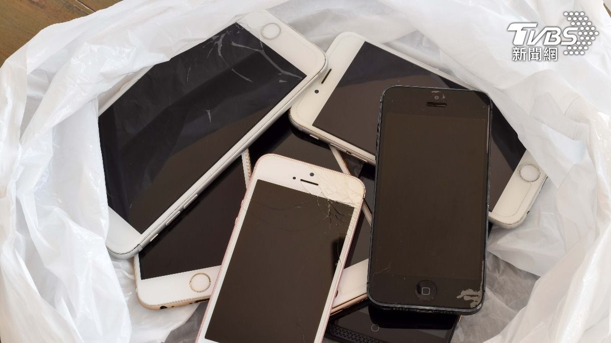 警方還從現場的背包中搜出多達76支iPhone。(示意圖/達志影像shutterstock)